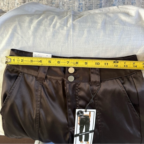 Love, Fire Satin Cargo Pants Brown Mid-Rise Utility Style NWT Size 5 - Picture 10 of 12